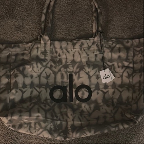 ALO Yoga Women's Gray Tote Bag - Picture 1 of 1